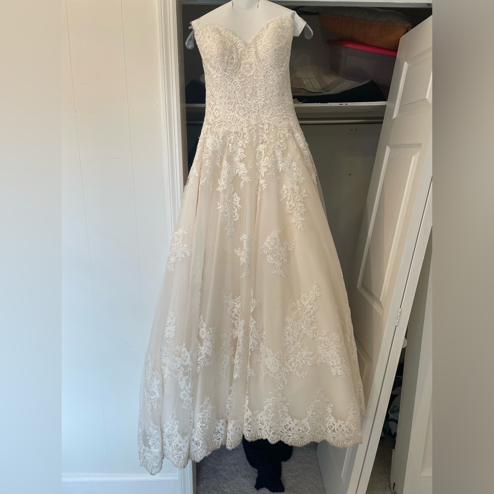 Wedding Dress: Allure Romance 2959